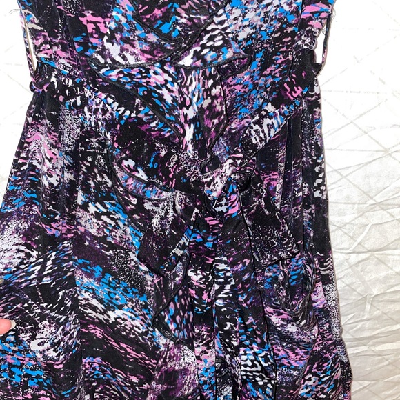 FLATTERING DRESS - Picture 4 of 9